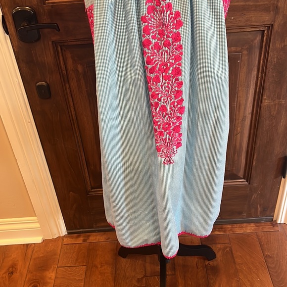 Beautiful Nativa Embroidered Dress made in Mexico - Picture 3 of 9